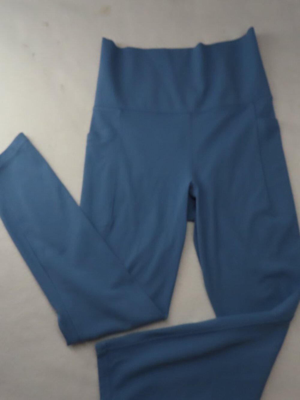Athleta salutation stash pocket 7/8 tight athleisure gym workout yoga small blue